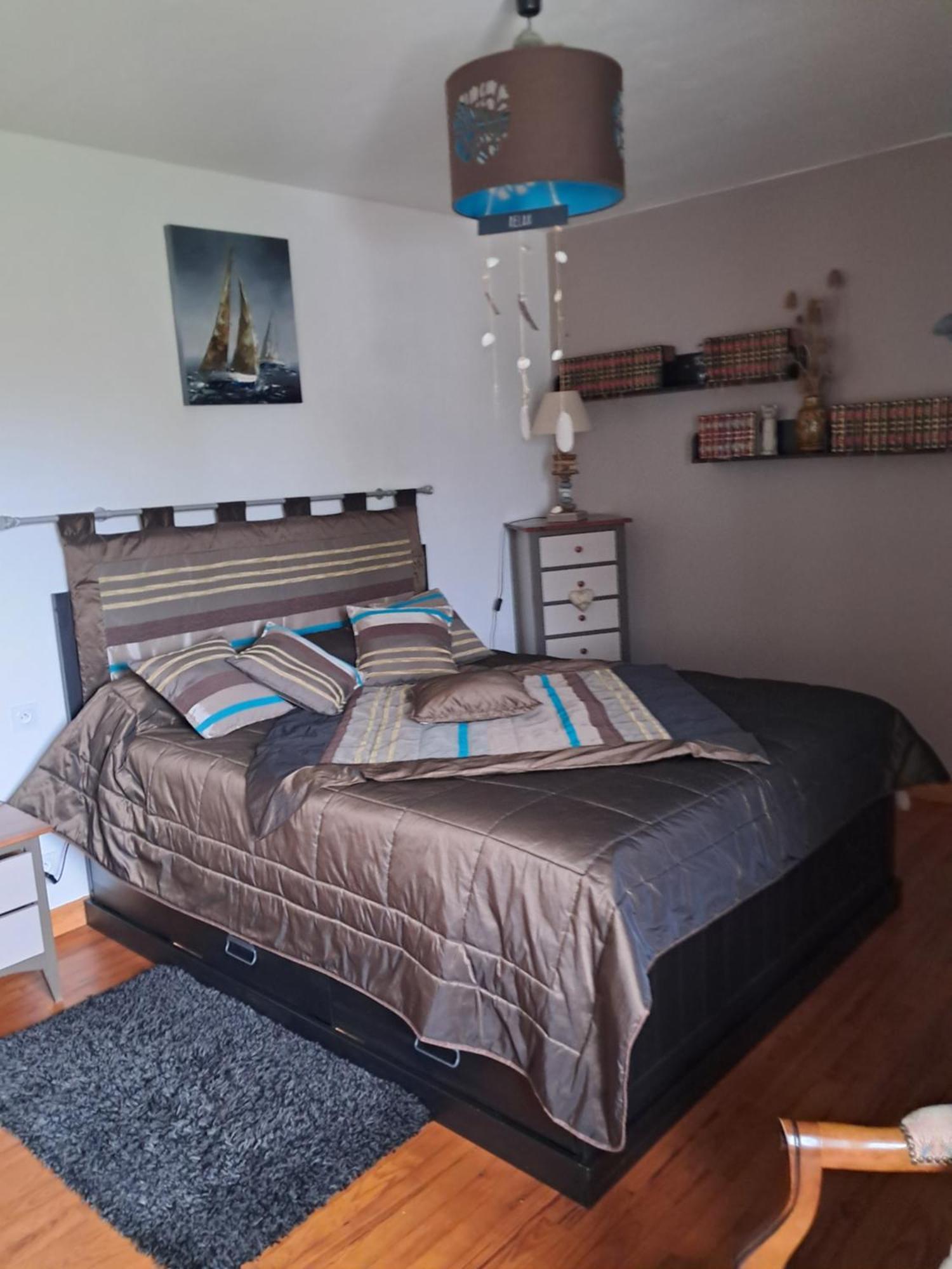 Aux Volets Bleus Bed & Breakfast Sibiril Bagian luar foto